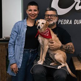 Foto com Maitê, Fábio Cristofolini e a mascote Mica - O time Afiação Cristofolini